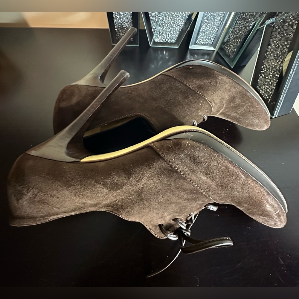 Yosh Collection Suede Rounded Toe Heels - Picture 2 of 11